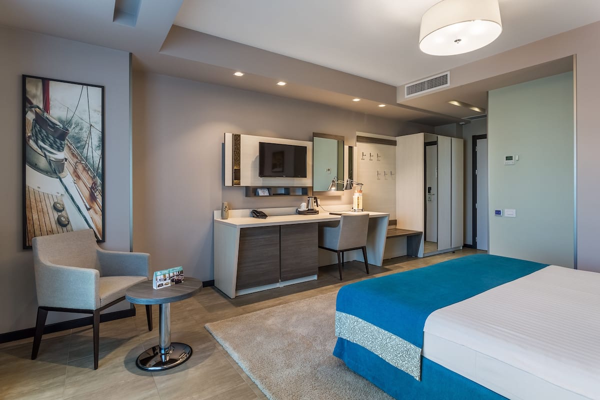 Superior Double or Twin Room, Balcony, City View | Premium bedding, Select Comfort beds, minibar, in-room safe
