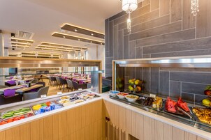 Daily buffet breakfast (EUR 8 per person)