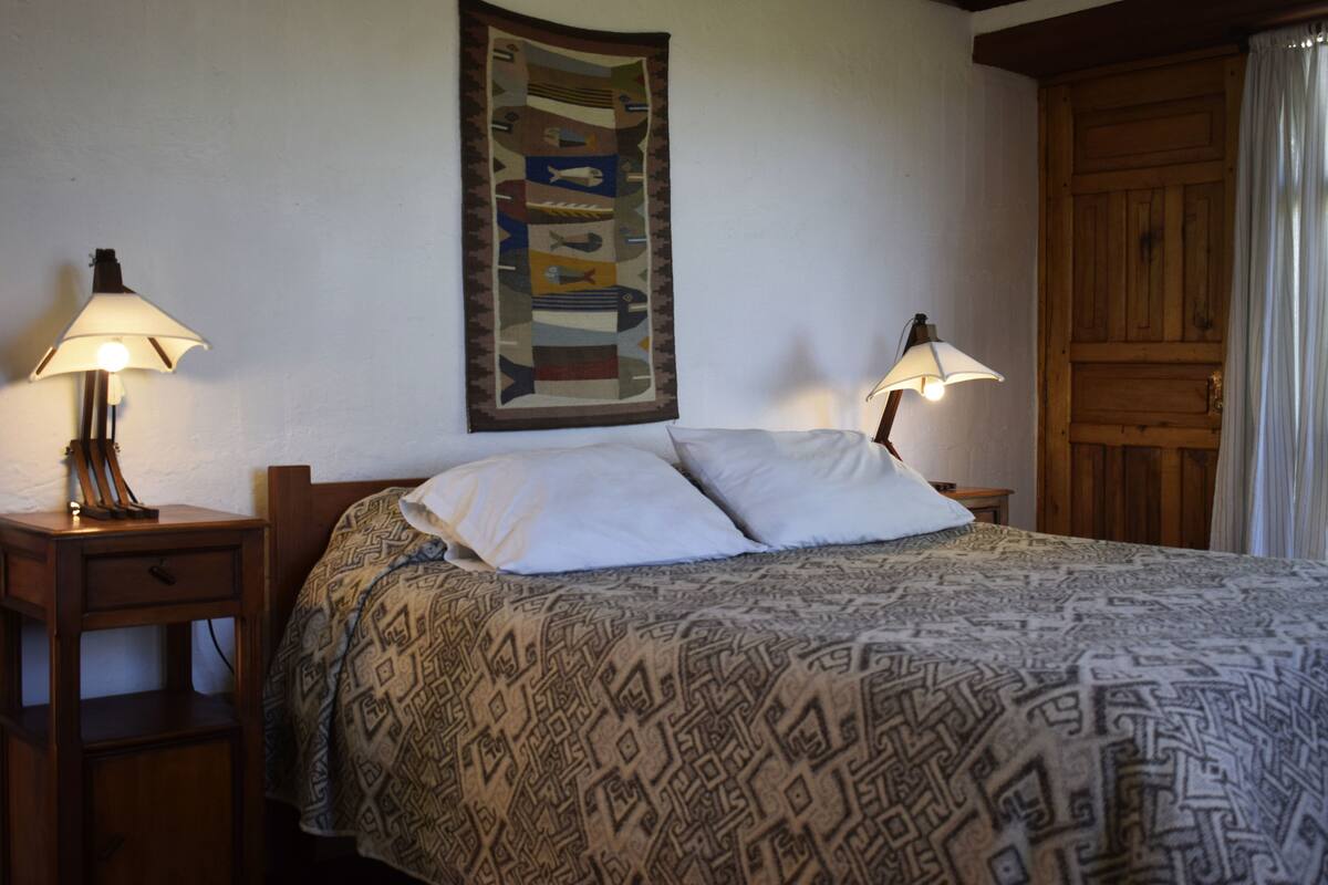 Cabana superior, terrassa (2) | Caixa forta a l'habitació, escriptori i roba de llit