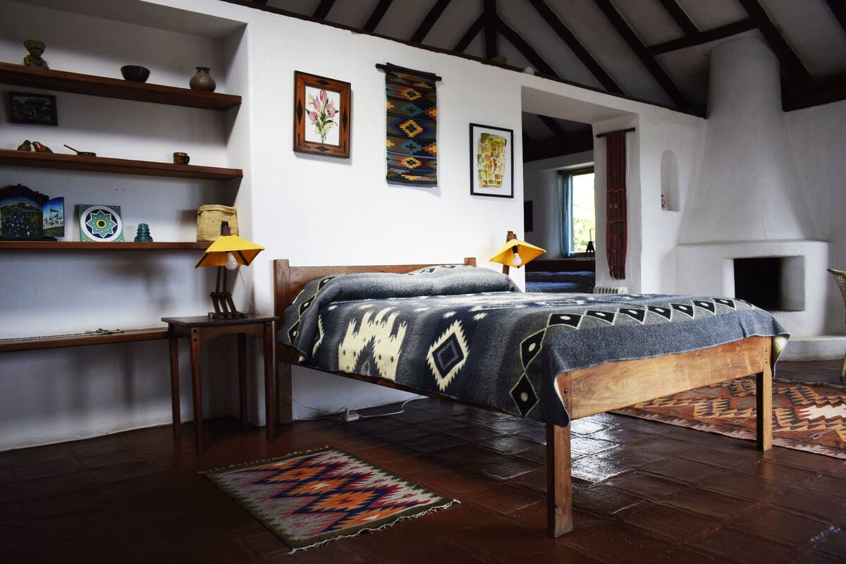 Cabana superior, terrassa (7) | Caixa forta a l'habitació, escriptori i roba de llit