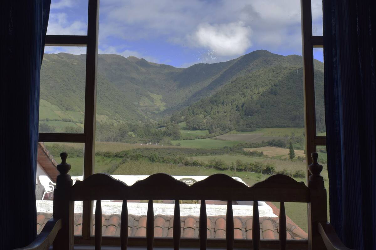 Cabana estàndard (6) | Caixa forta a l'habitació, escriptori i roba de llit