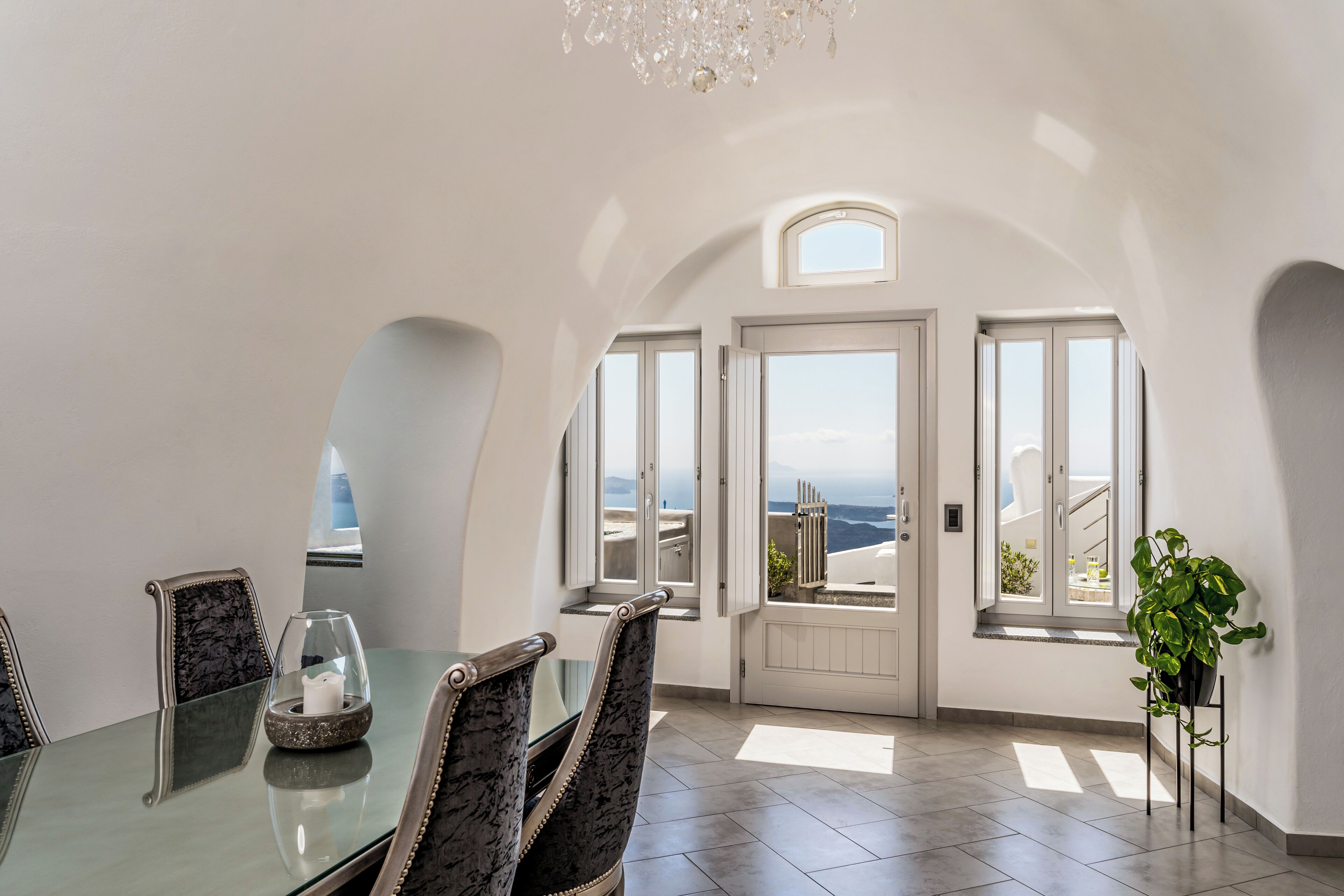Villa de lujo, 2 habitaciones, vistas al mar | Zona de estar | Una televisión de plasma
