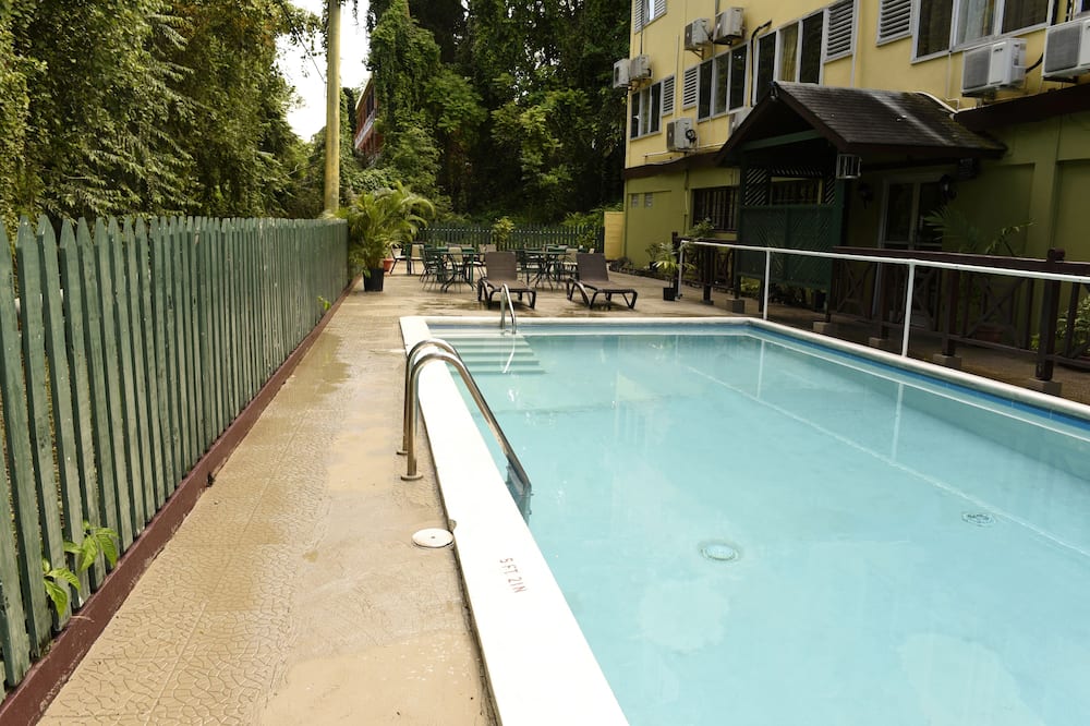 Pineapple Court Hotel