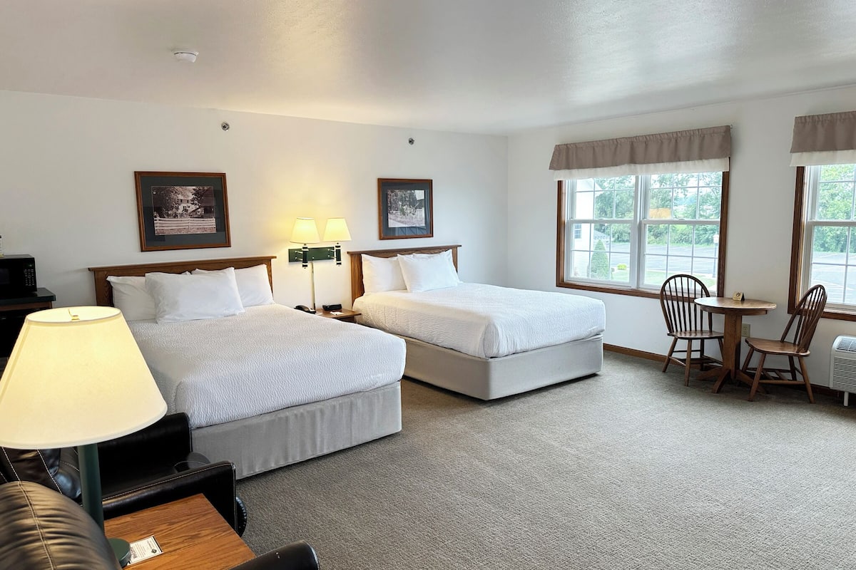 grand room (2 queen beds and 1 sofa bed) | iron/ironing board, cots/infant beds, rollaway beds, free wifi