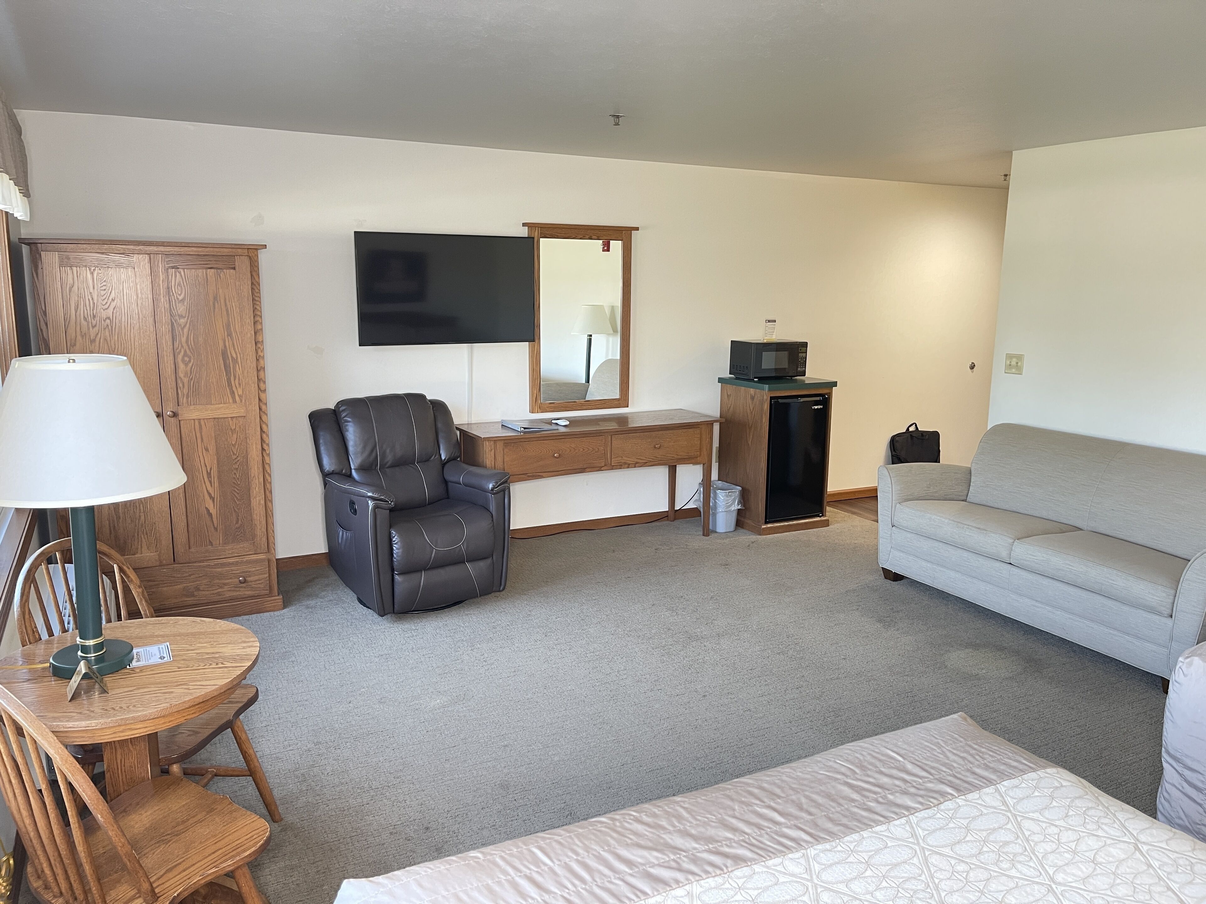 Grand kamer, 2 queensize bedden, toegankelijk voor mindervaliden | Een strijkplank/strijkijzer, babybedden, extra bedden, gratis wifi