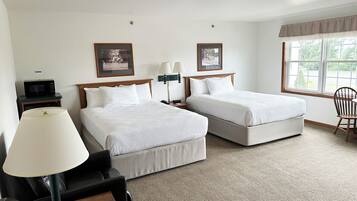 Grand Room (2 Queen Beds and 1 Sofa Bed)