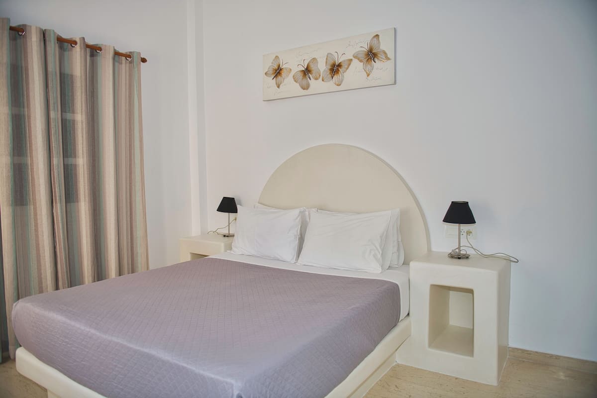 Superior Room | In-room safe, desk, WiFi (free), bed sheets
