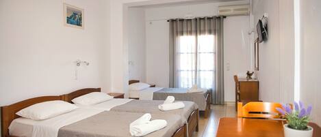 Studio (Triple ) | 1 bilik tidur, peti besi dalam bilik, meja, Wi-fi percuma