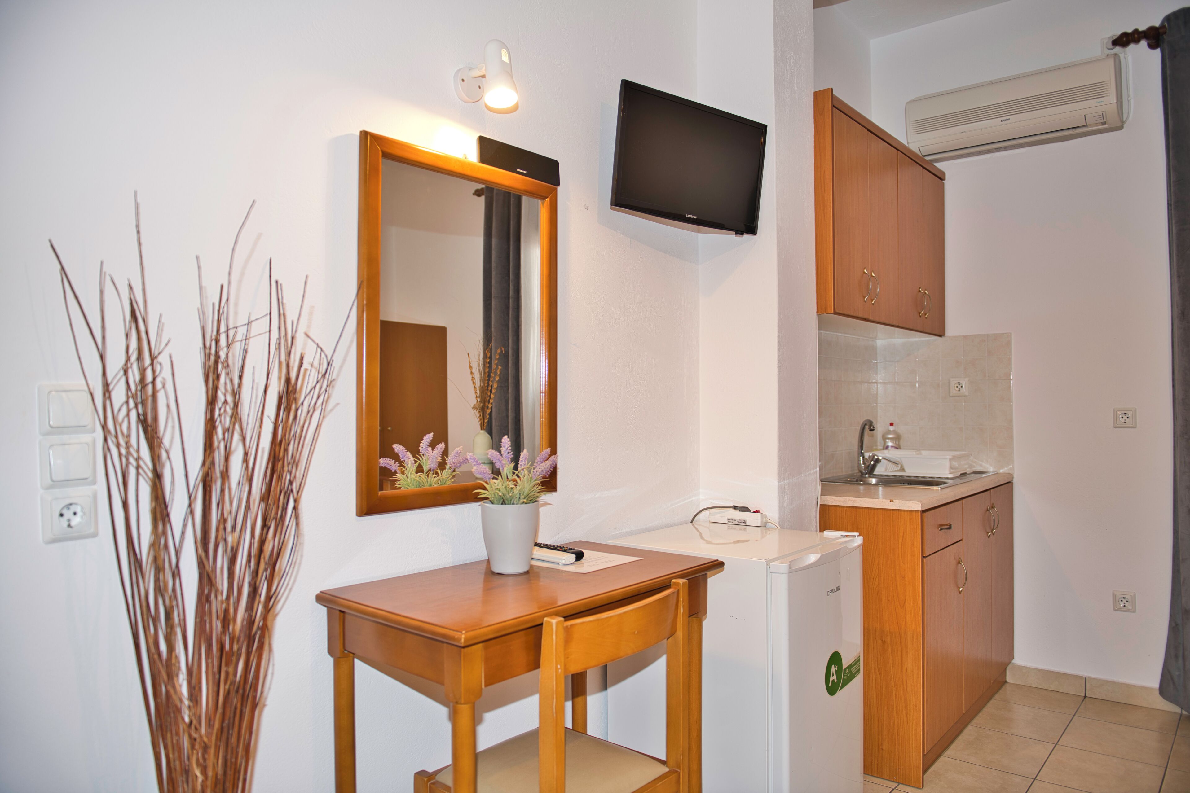 studio | private kitchenette | fridge