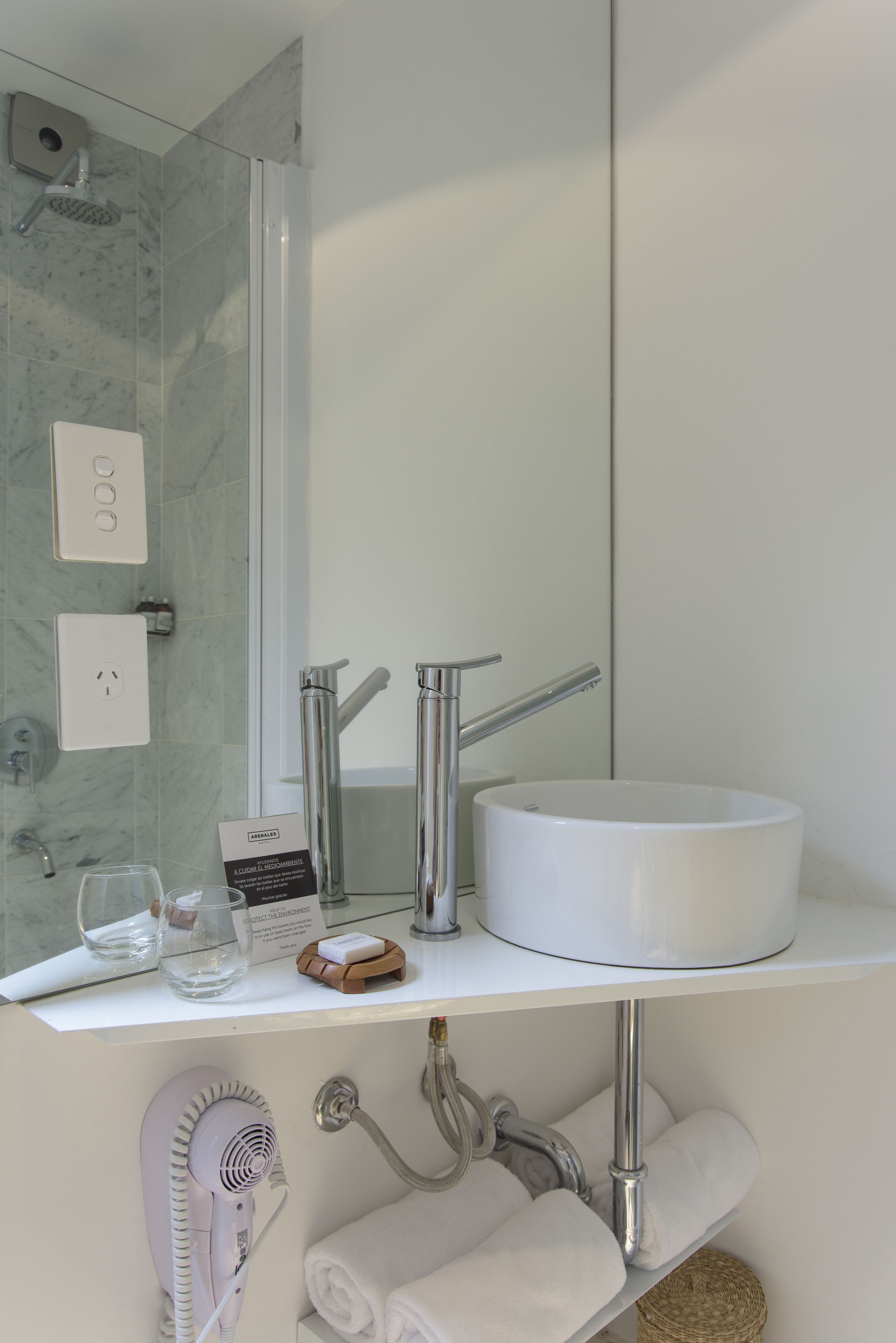 executive room | bathroom | rainfall showerhead, free toiletries, hair dryer, bidet