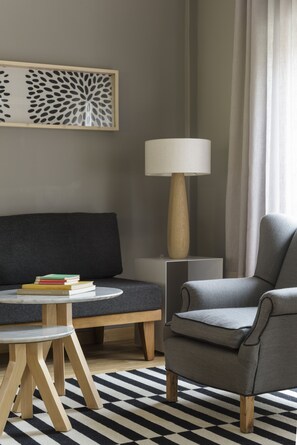 Studio Suite Junior | Bộ đồ giường cao cấp, nệm có lớp đệm bông, minibar 