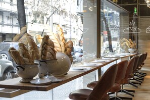 Dining - Hotel Arenales (Buenos Aires)