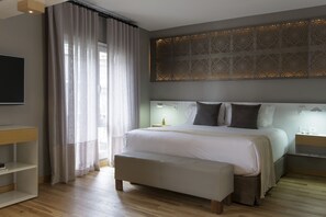 Junior Studio Suite | Premium bedding, pillow-top beds, minibar, in-room safe - Hotel Arenales (Buenos Aires)