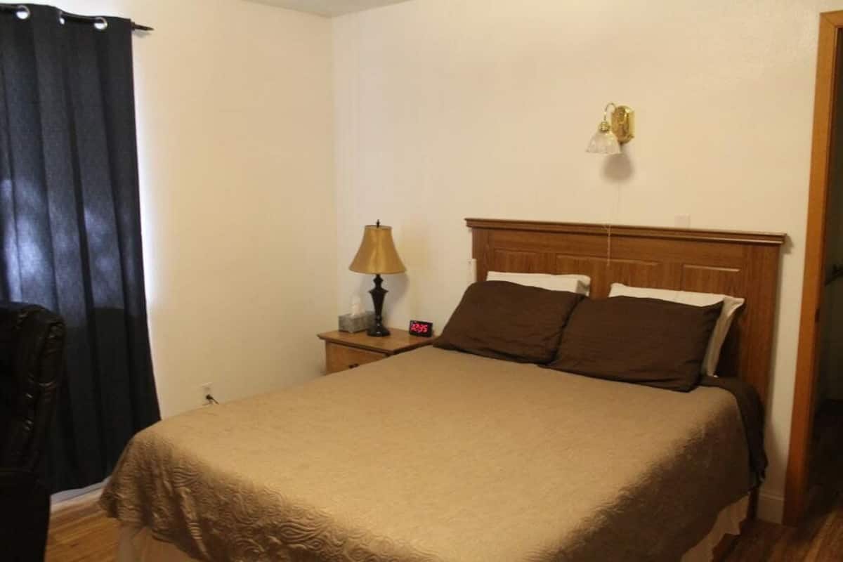 Standard Room, 1 Queen Bed