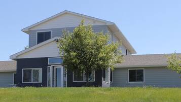 Pintu masuk properti