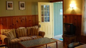 Living room - Fire Fly Resort (Union Pier)