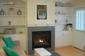 Cottage, 2 Bedrooms (16) | Living room | TV - Fire Fly Resort (Union Pier)