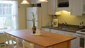 Private kitchen - Fire Fly Resort (Union Pier)