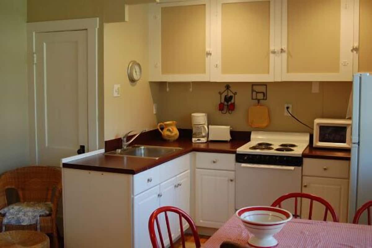 Cottage, 2 Bedrooms (17) | Private kitchen
