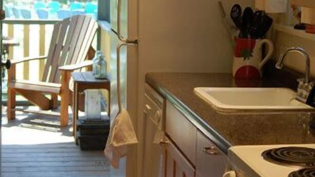 Private kitchen - Fire Fly Resort (Union Pier)