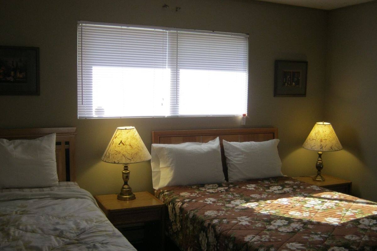 Standard Room, Multiple Beds, Shared Bathroom (02)