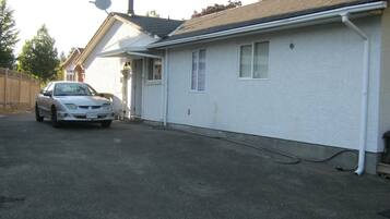 Self parking (CAD 3.95 per day)