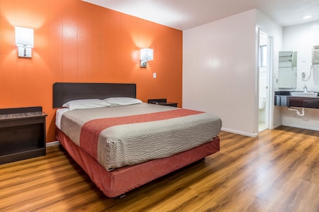 Desk, free WiFi, bed sheets