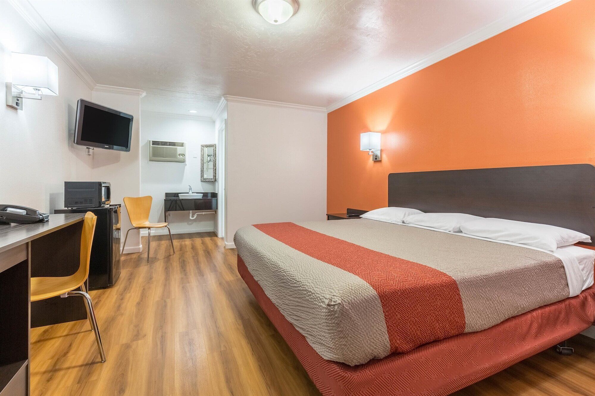 책상, 무료 WiFi, 침대 시트