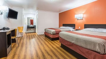 Een bureau, gratis wifi, beddengoed