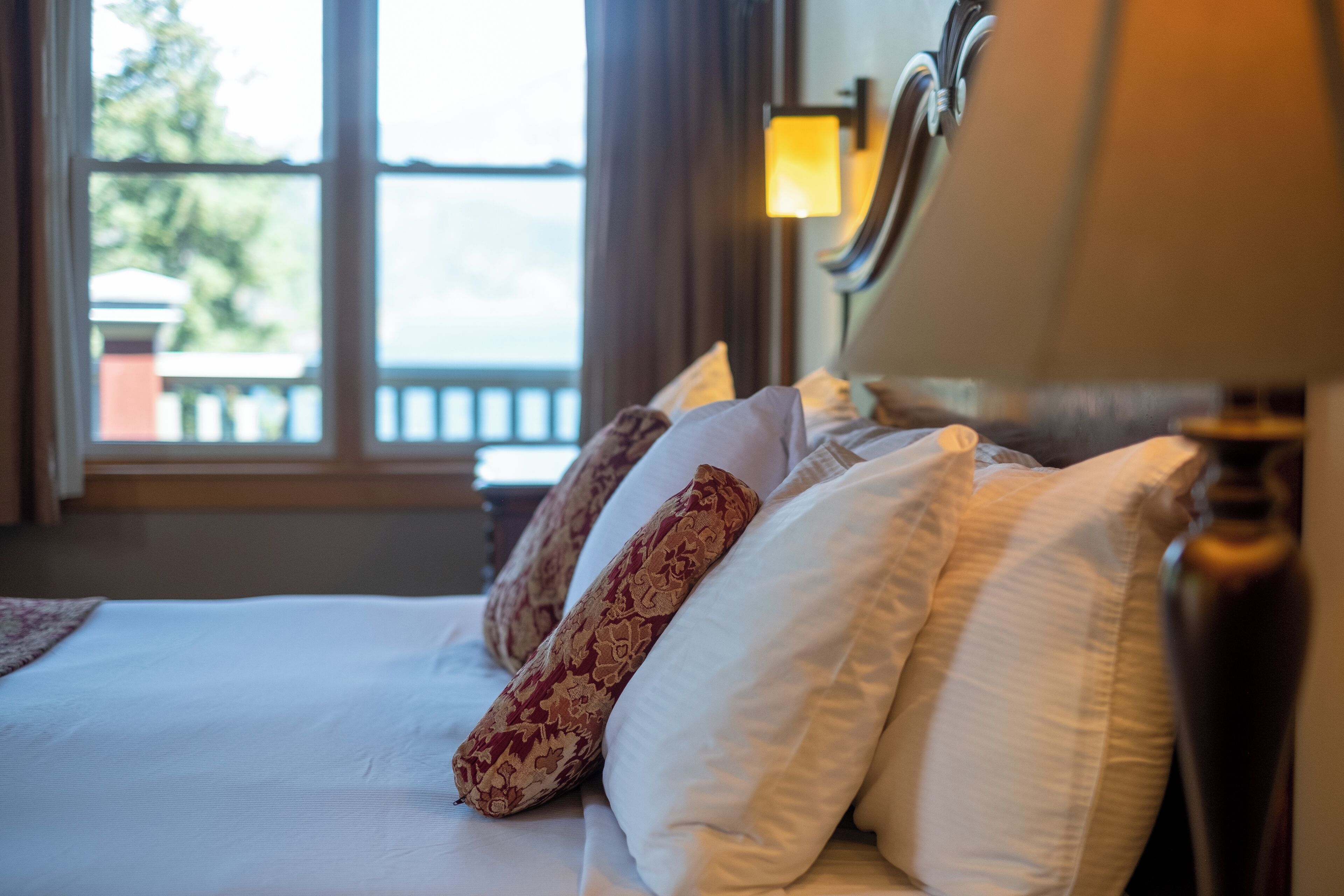 executive room, 1 queen bed with sofa bed, kitchen, mountain view | individually decorated, individually furnished, desk, laptop workspace