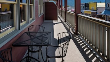 Habitación estándar, 1 cama de matrimonio, vistas a la montaña | Terraza o patio