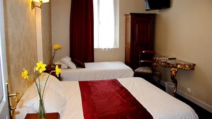 Superior Twin Room - Logis Hôtel Rabelais (Tours)