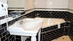 Bathroom - Logis Hôtel Rabelais (Tours)