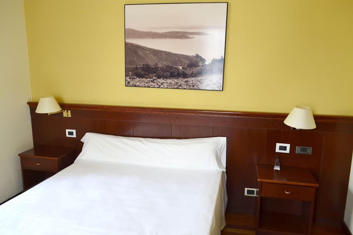 Single Room | Desk, free WiFi, bed sheets