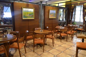 Daily buffet breakfast for a fee - El Suizo (Ferrol)