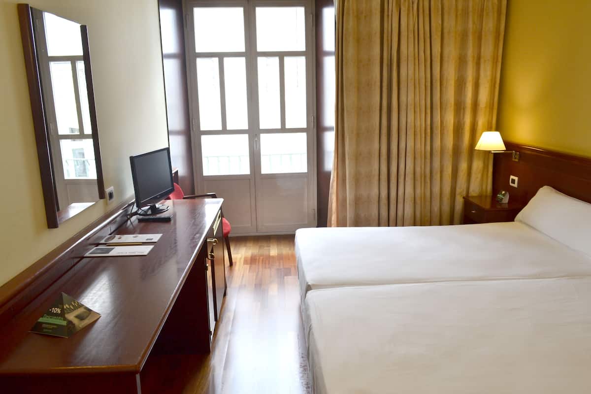 Double or Twin Room | Desk, free WiFi, bed sheets