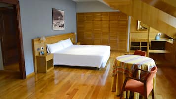 Familiekamer | Een bureau, gratis wifi, beddengoed