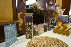 Se ofrece un desayuno bufé todos los días (por un coste adicional)