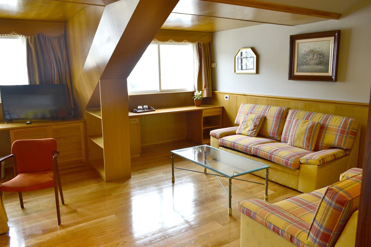 family room | living room | flat-screen tv