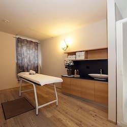 Sauna, steam room, Turkish bath/hammam, body treatments, aromatherapy