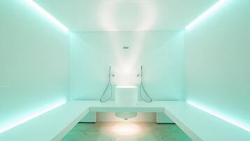 Sauna, steam room, Turkish bath/hammam, body treatments, aromatherapy