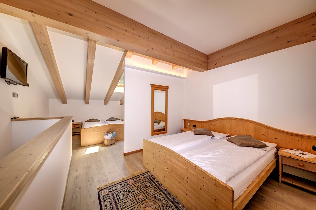 Apartament, 1 dormitori, balcó | Caixa forta a l'habitació, escriptori i cortines opaques 