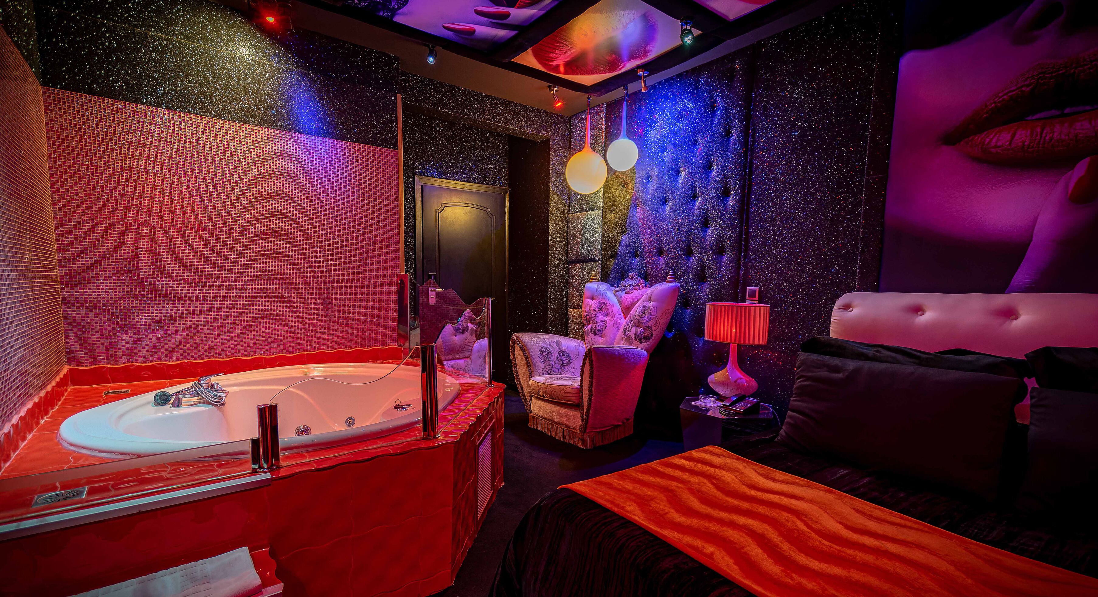 Camera doppia, idromassaggio | Tende oscuranti, insonorizzazione, ferro/asse da stiro, Wi-Fi gratuito