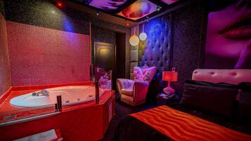 Camera doppia, idromassaggio | Tende oscuranti, insonorizzazione, ferro/asse da stiro, Wi-Fi gratuito