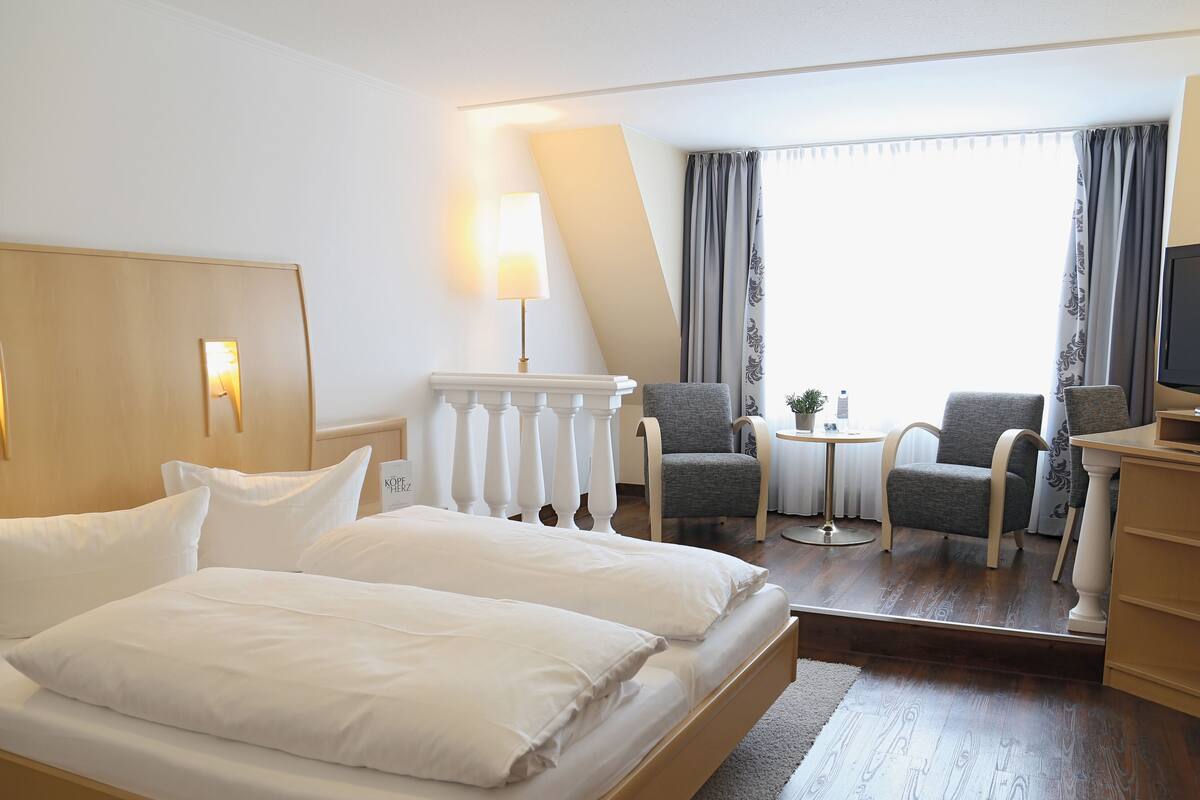 in-room safe, desk, free wifi, bed sheets