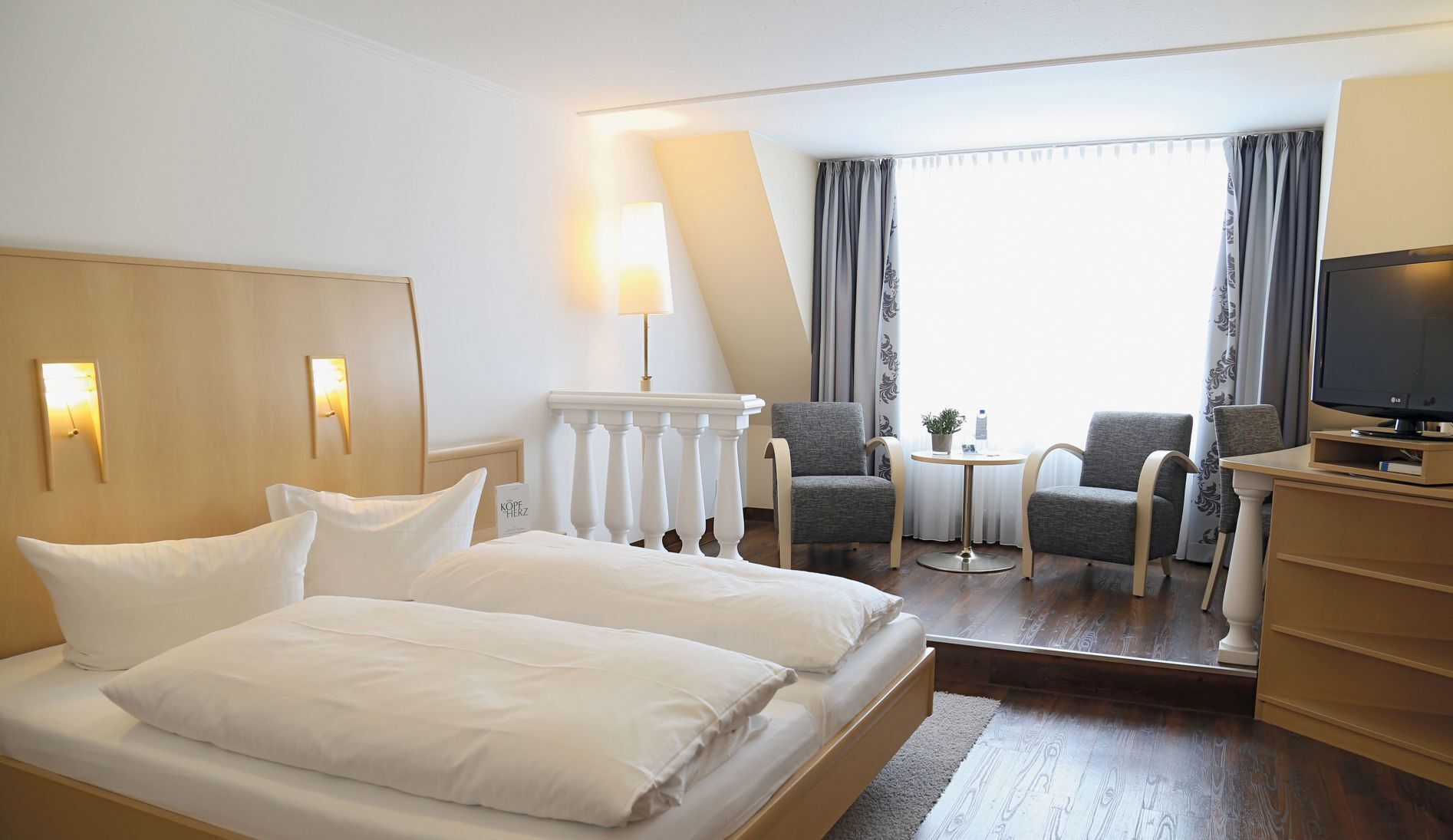 Coffres-forts dans les chambres, bureau, Wi-Fi gratuit, draps fournis