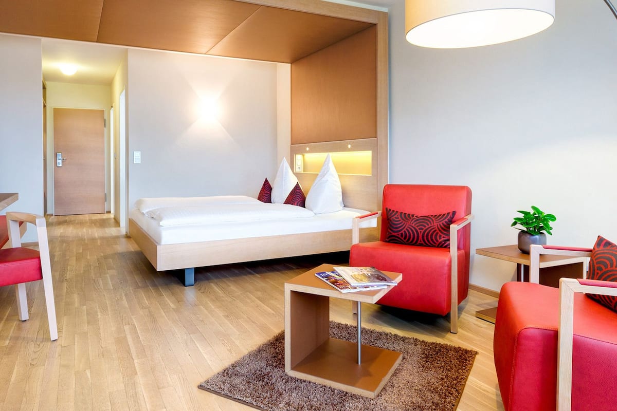 superior double room, balcony | in-room safe, desk, free wifi, bed sheets