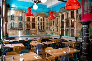 Free daily continental breakfast  - Hotel Doria (Amsterdam)