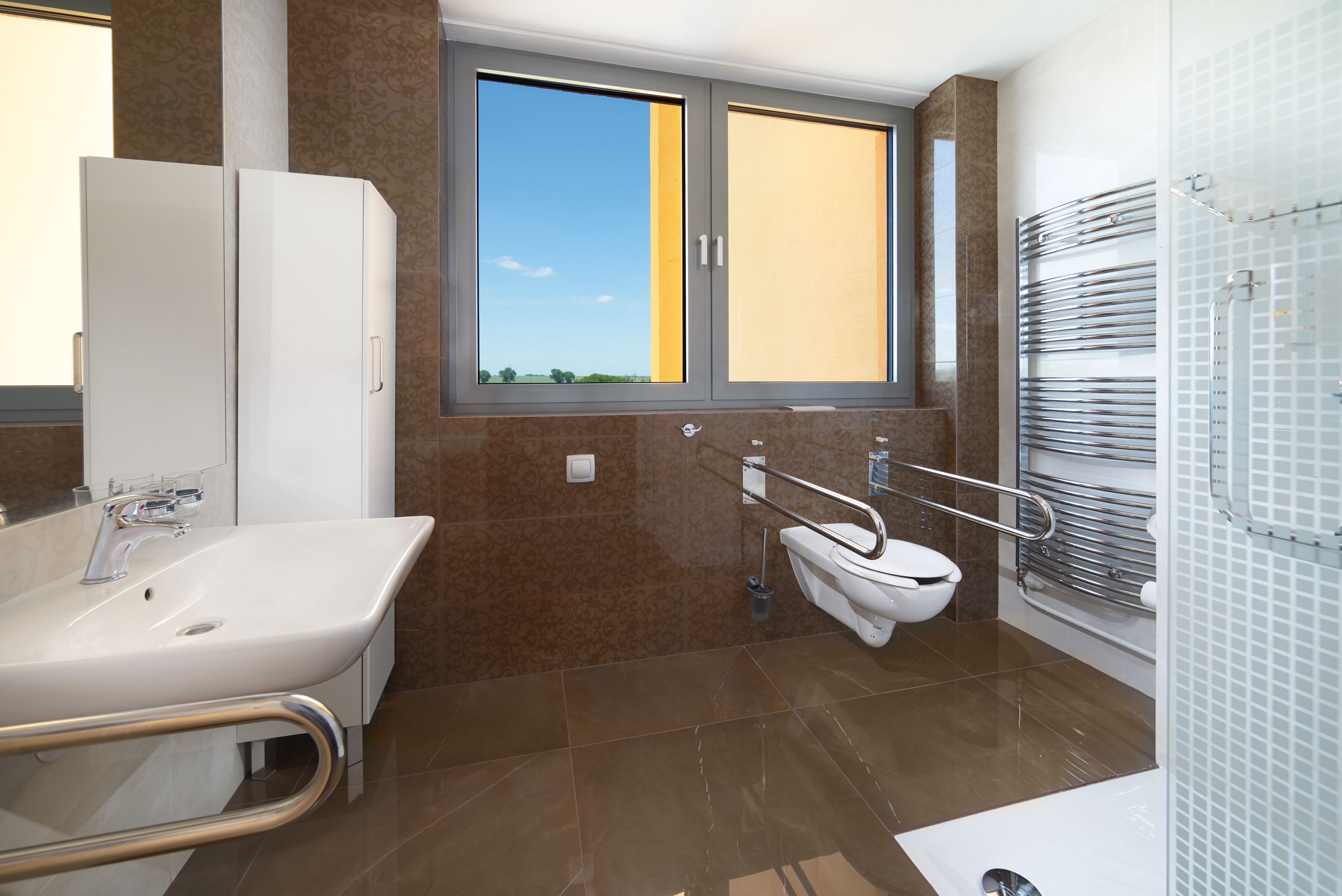 triple room | bathroom | shower, free toiletries, hair dryer, towels