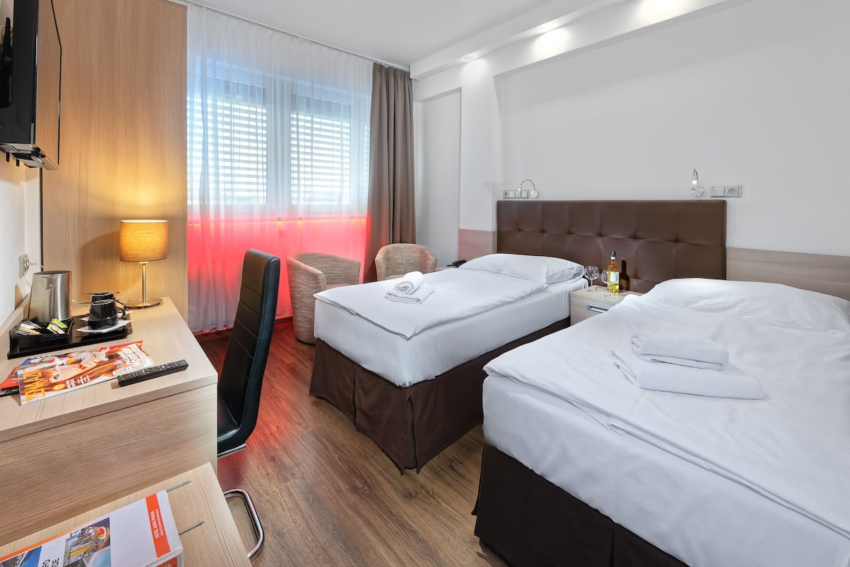 Deluxe Double room with free pool access | Vista dalla camera